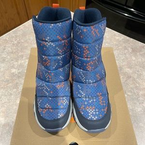 NIB Merrell Free Roam Puffer Snow Boot